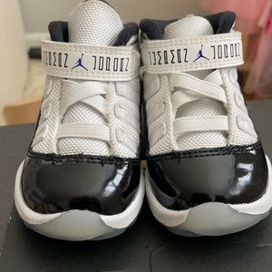 Jordan retro 11 white